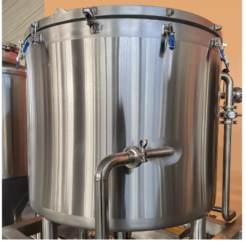 Stainless steel kettle/whirlpool tank.