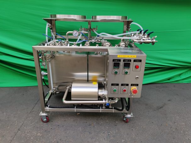 Image of dual keg semi-automatic keg washer.